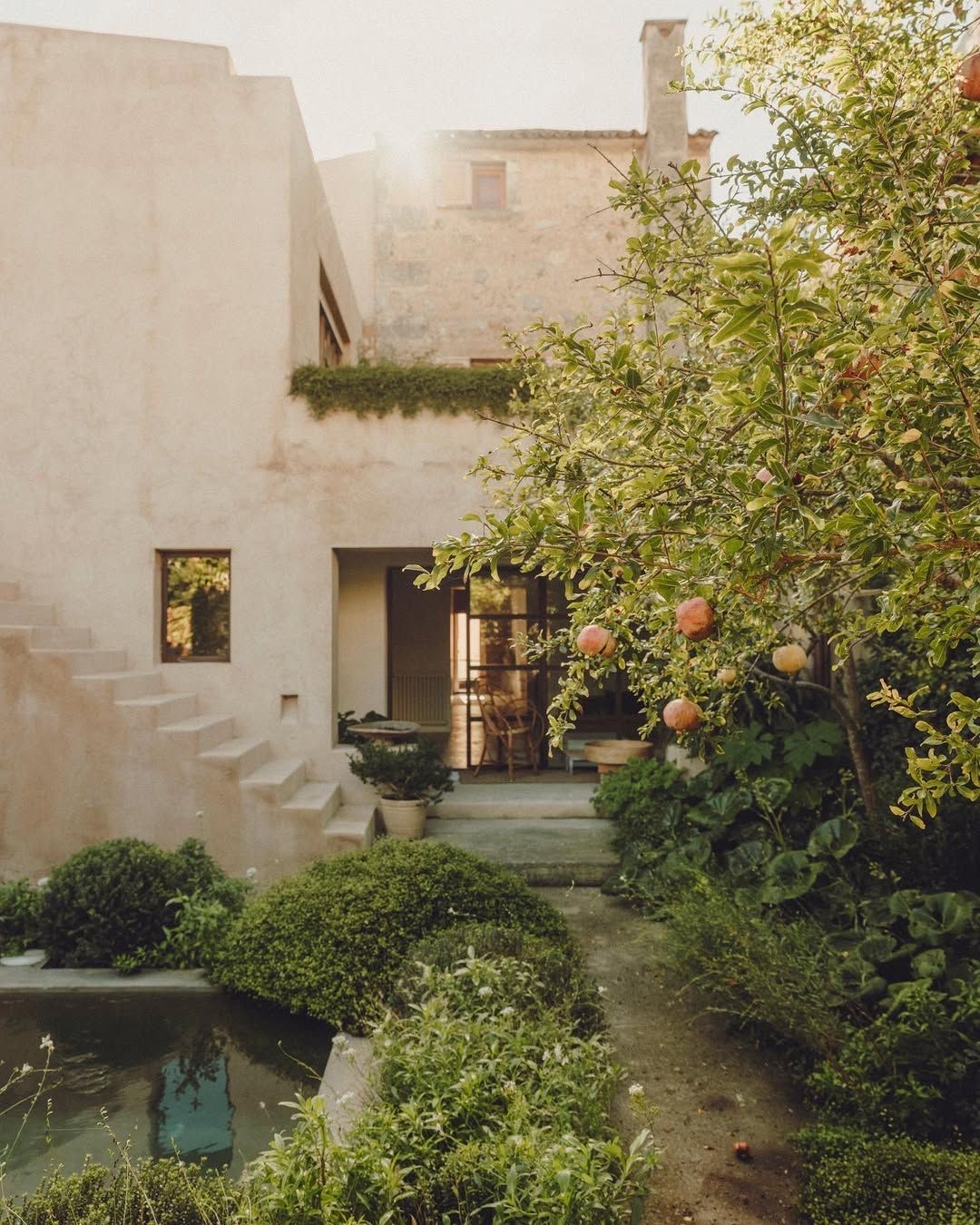 Thumbnail of serena-hawkey-betweenworldsbysalve-2c3dd580e2554baf 0