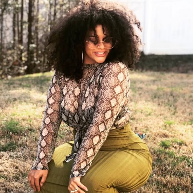 Thumbnail of rell-big-relly-on-threads 0