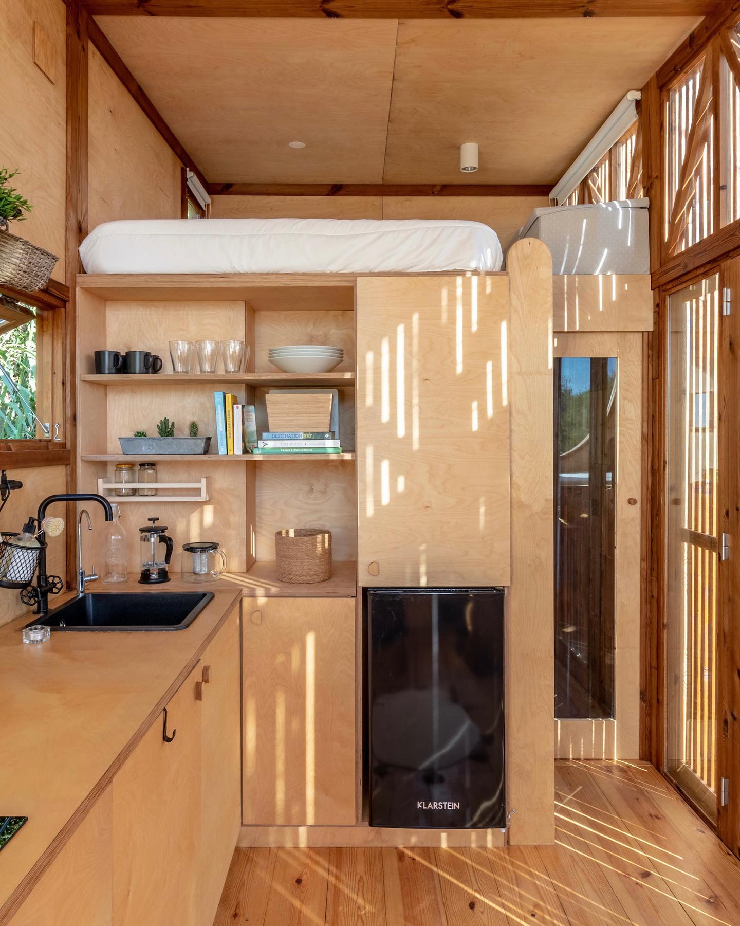 Thumbnail of cwqktnfrc-a-6165cf933b8d4326 1