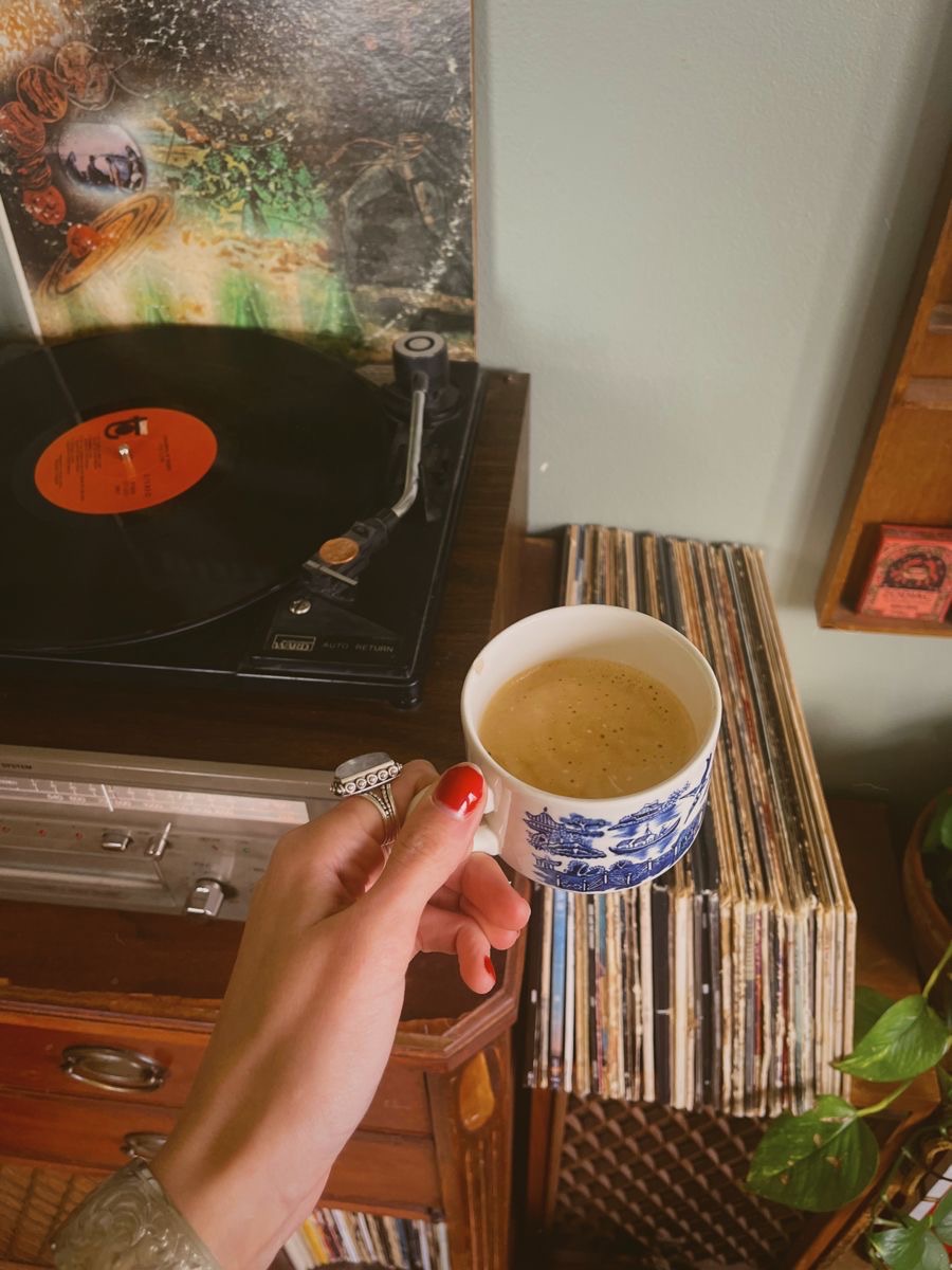 Thumbnail of rose-rosegoesdowntoearth-7d798c59880d4745 0