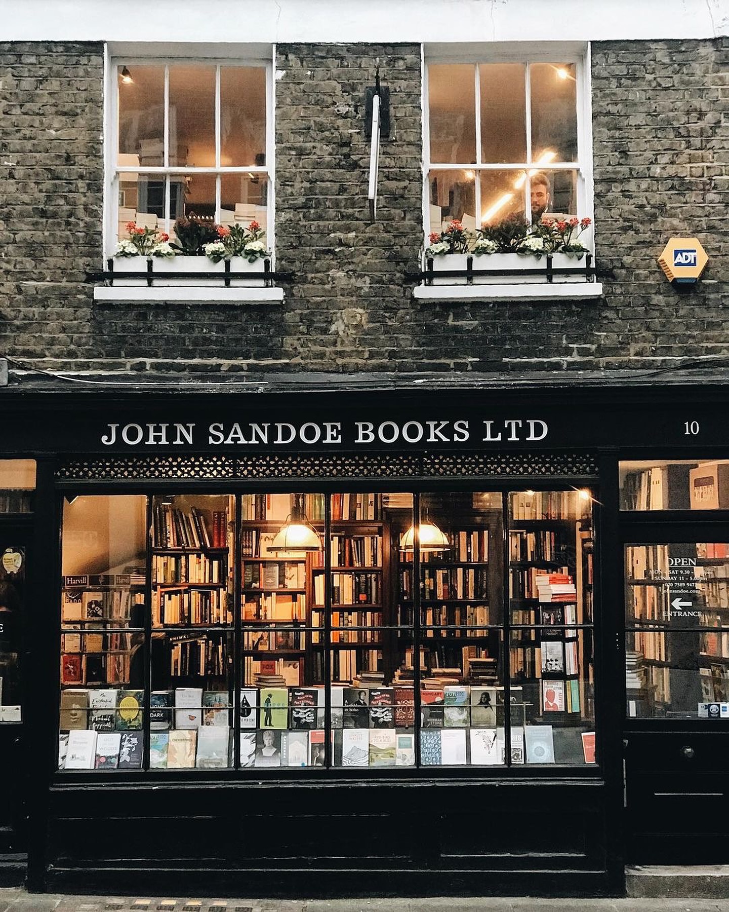 Thumbnail of c-auu7mof0s-8c5029476bd54e3f 2