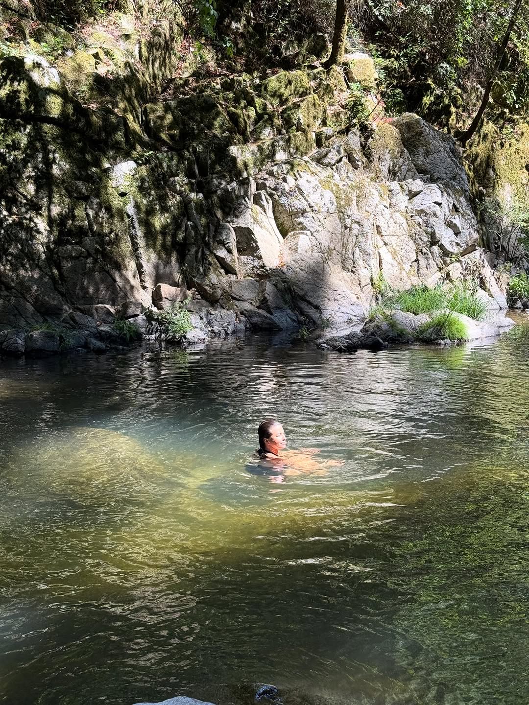 Thumbnail of www-instagram-com-p-ds6hy8xeynl-img-index-4 10