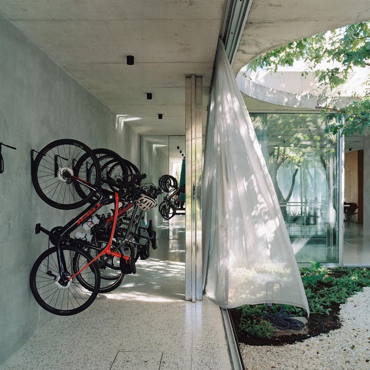 Thumbnail of c8vgc-zurur-af30aeaa20c3492c 0