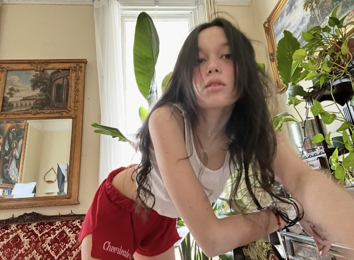 Thumbnail of www-x-com-missmiafawn-status-2017282531205517378-af4aa252a45f4207