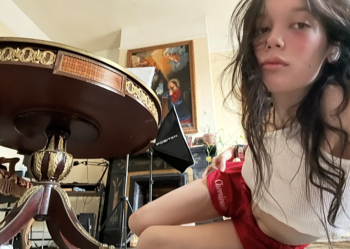 Thumbnail of www-x-com-missmiafawn-status-2017282531205517378-af4aa252a45f4207