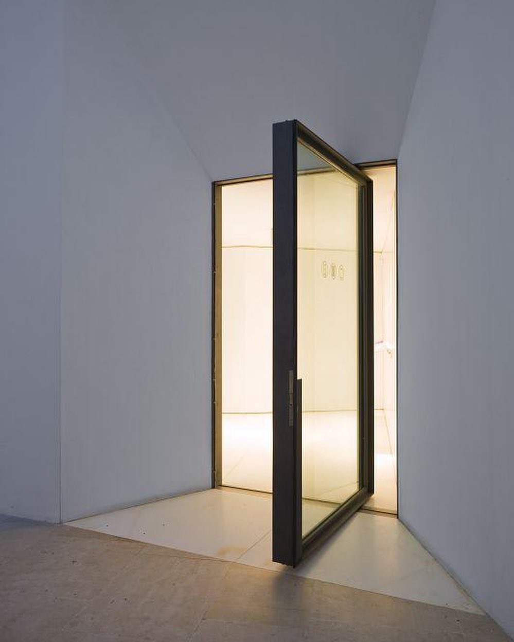 Thumbnail of cvwuk-foiaf-cb7cd0b4dcca4bab 6