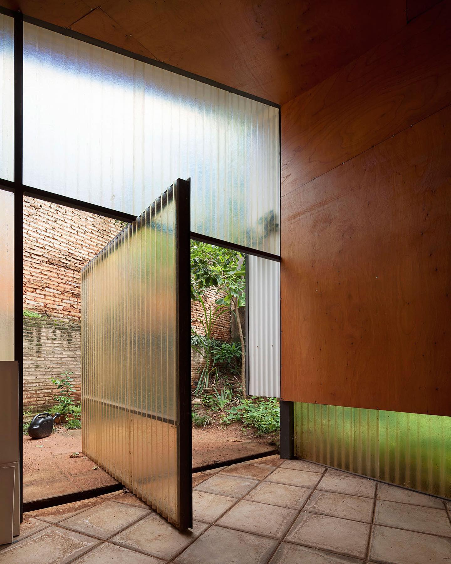 Thumbnail of cvwuk-foiaf-cb7cd0b4dcca4bab 9