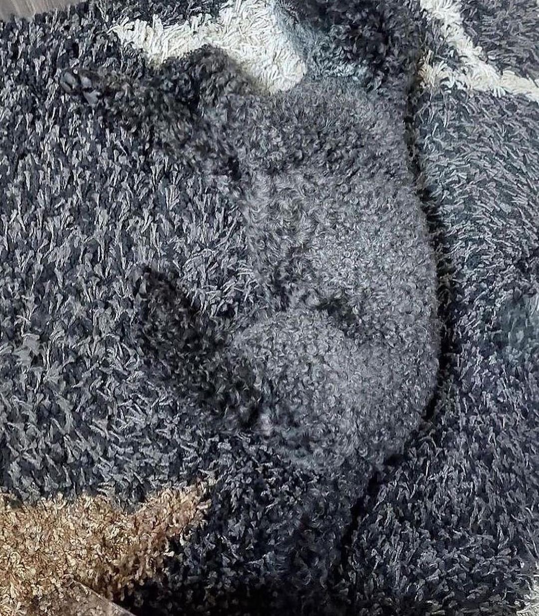 Thumbnail of behind-the-outfit-behindtheoutfit 4