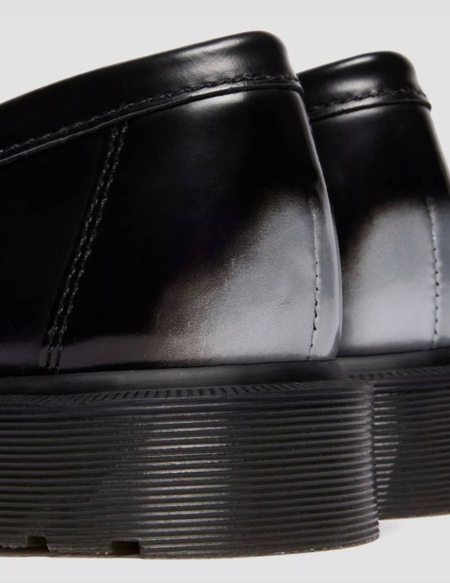 Thumbnail of www-x-com-streetfashion01-status-1944498335106154647