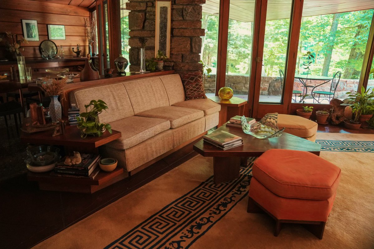 Thumbnail of www-x-com-zoeloveshouses-status-1952845061454217490