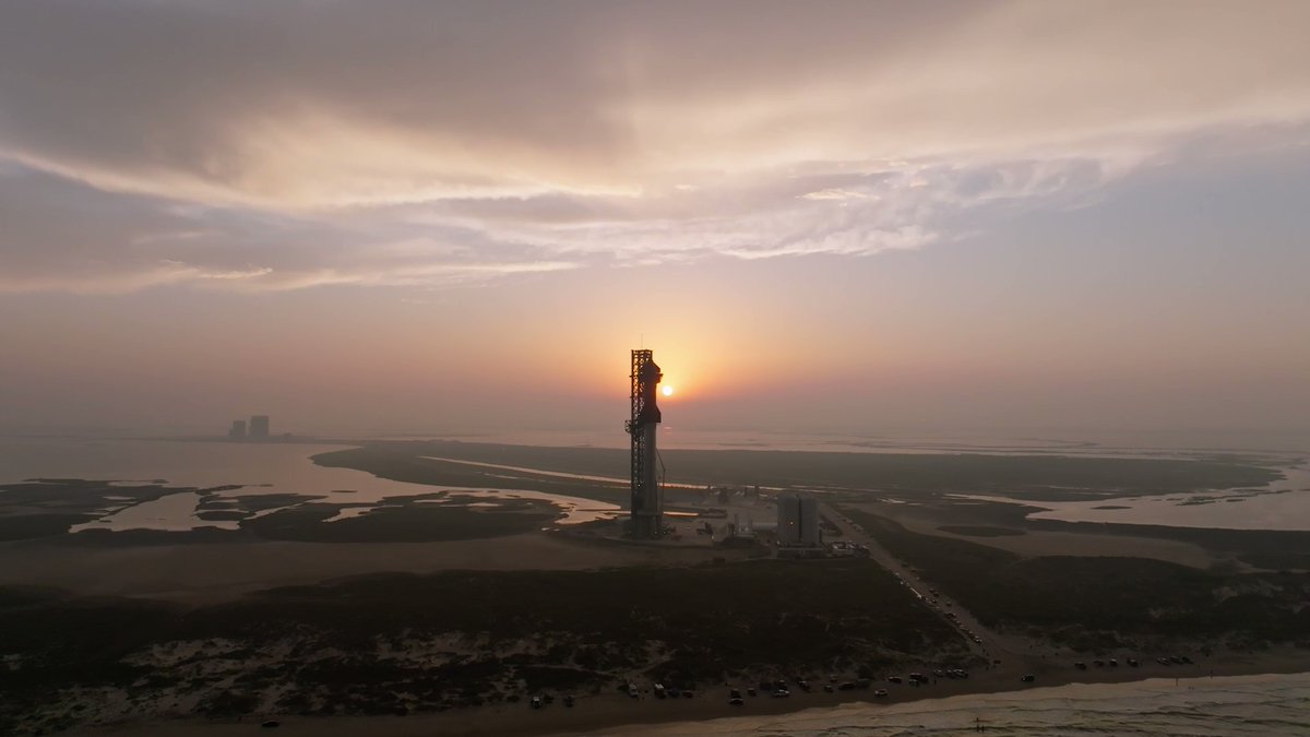 Thumbnail of twitter-com-spacex-status-1723158118706839819