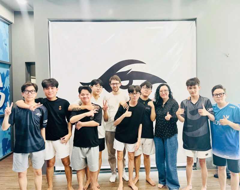 Thumbnail of Last week, I had the chance to deliver an esports workshop for Team Secret… | Florian Lefebvre