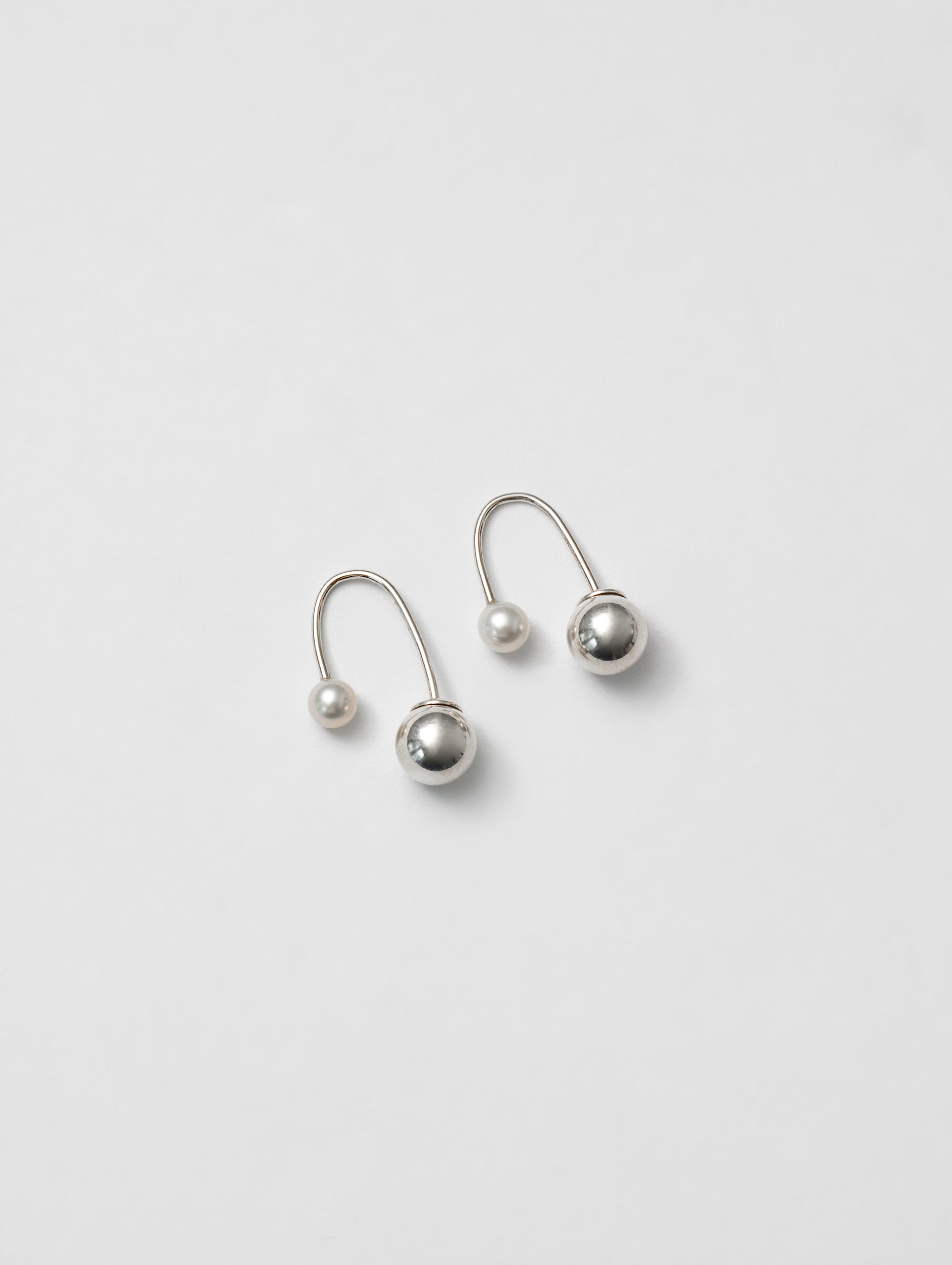 Thumbnail of Wolf Circus Hi-Lo Pearl Bead Threader Earring in 925 Sterling Silver | Beatrice Earring in Sterling Silver