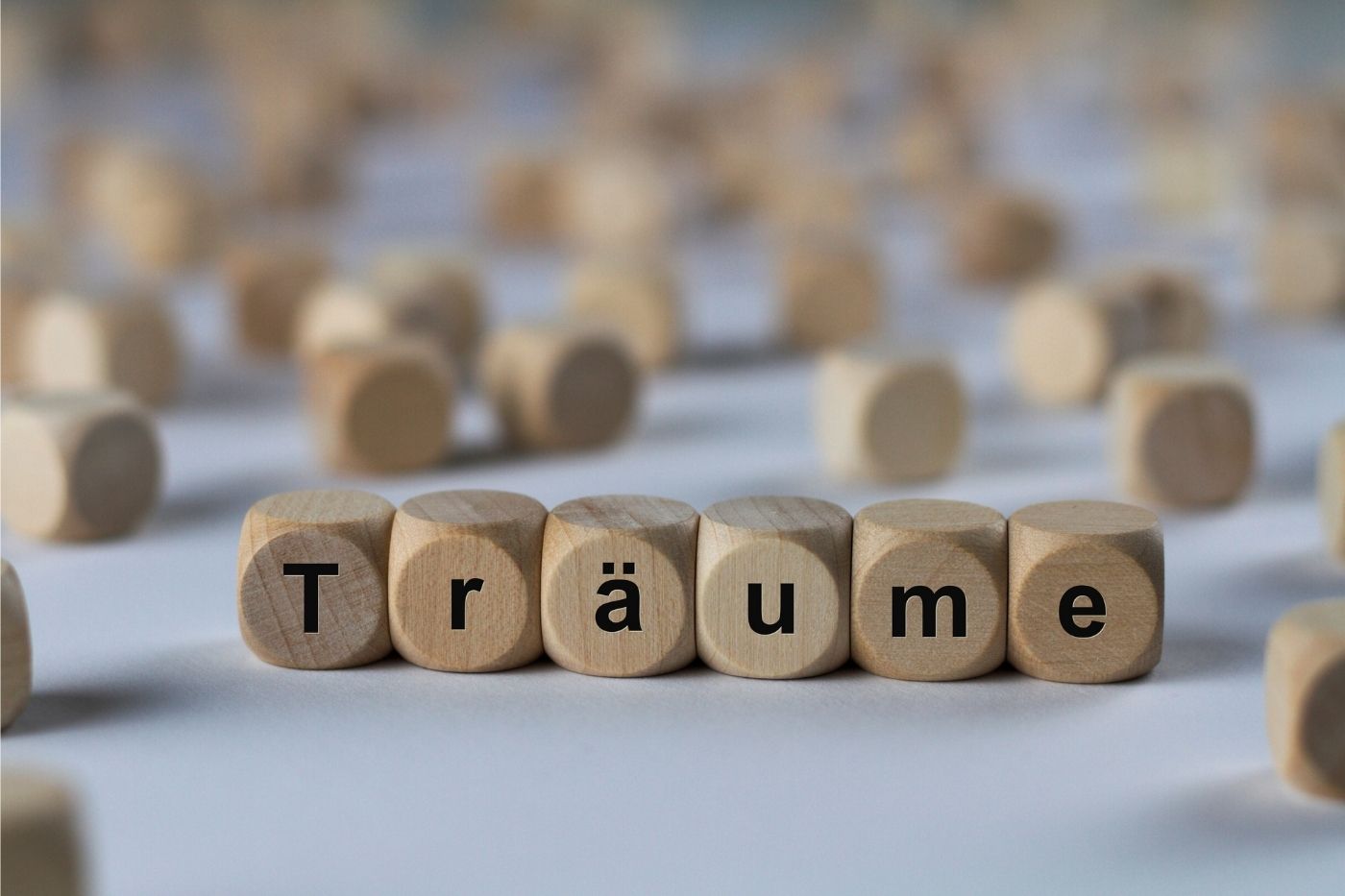 Thumbnail of Traumdeutung: Warum Traumsymbole nichts aussagen | carpediem.life