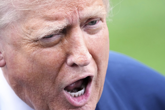 Thumbnail of 트럼프 격노…스위스 대통령과 통화 뒤 39% 관세 폭탄, 왜 | 중앙일보