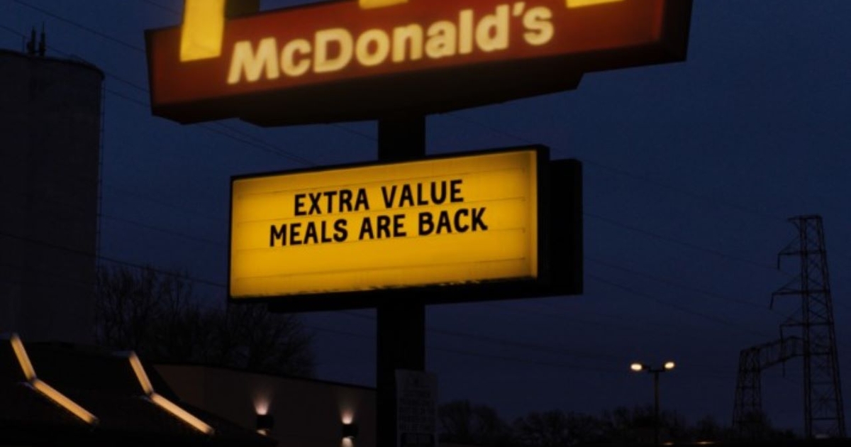 Thumbnail of Restaurant customers seeking deals at historical level